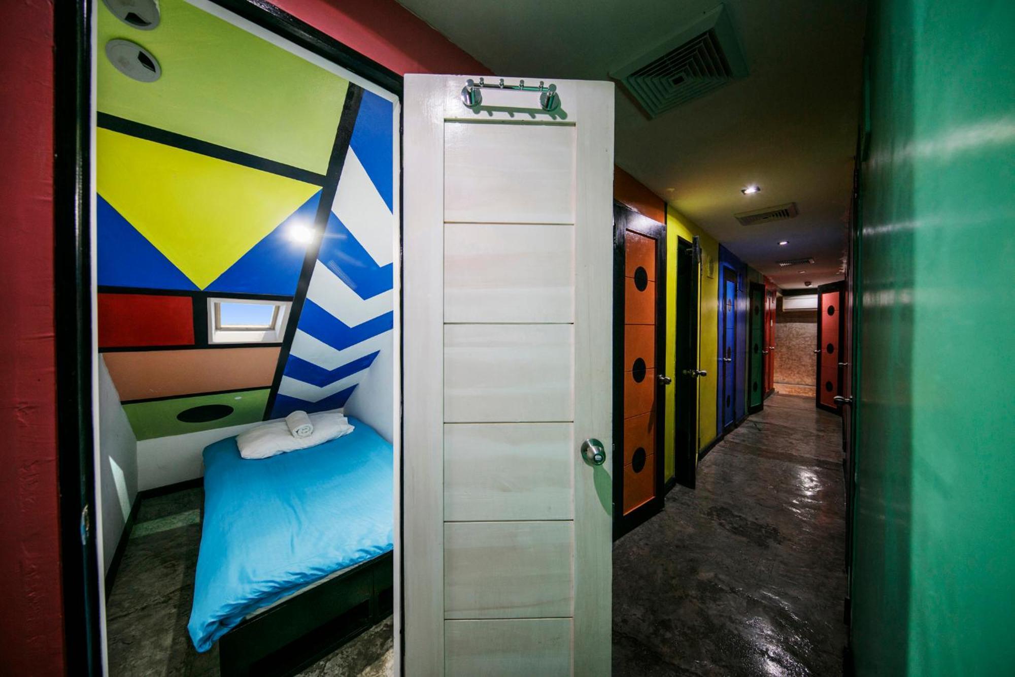 D522 Hostel At Kiener Hills - Near Cebu Airport マクタン エクステリア 写真
