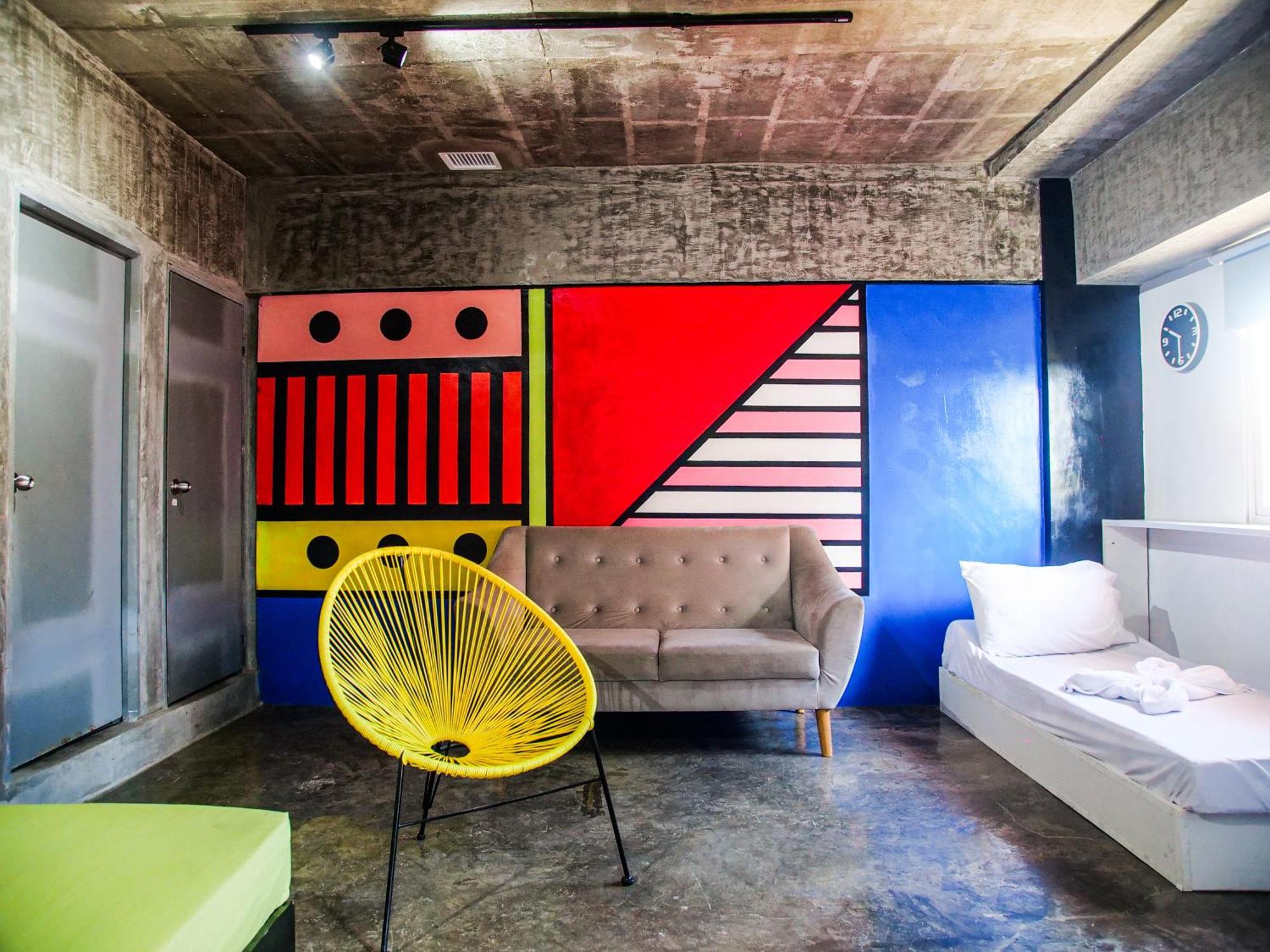 D522 Hostel At Kiener Hills - Near Cebu Airport マクタン エクステリア 写真