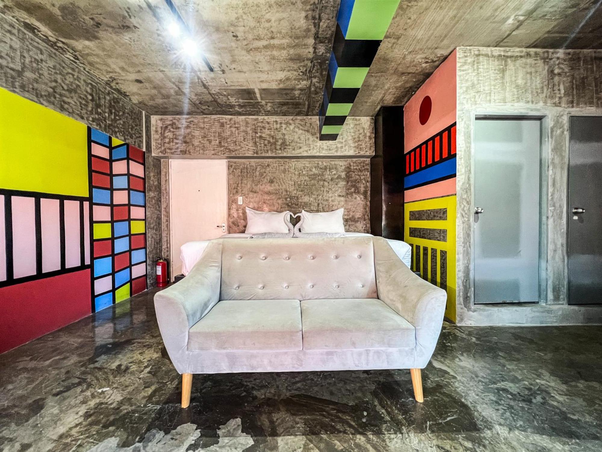 D522 Hostel At Kiener Hills - Near Cebu Airport マクタン エクステリア 写真