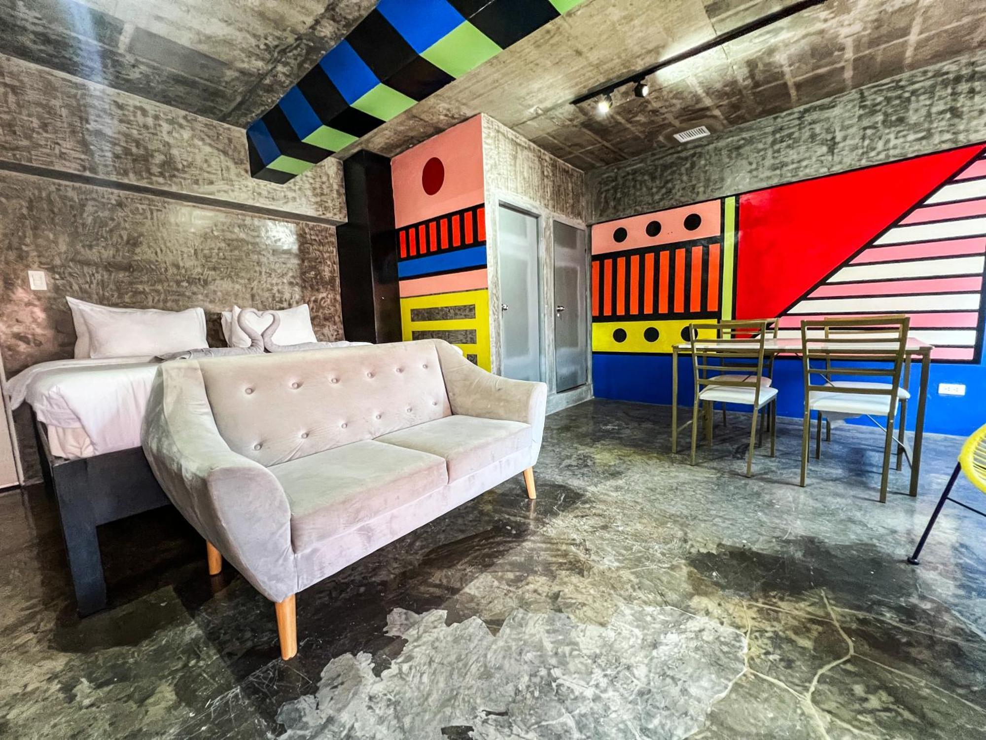 D522 Hostel At Kiener Hills - Near Cebu Airport マクタン エクステリア 写真