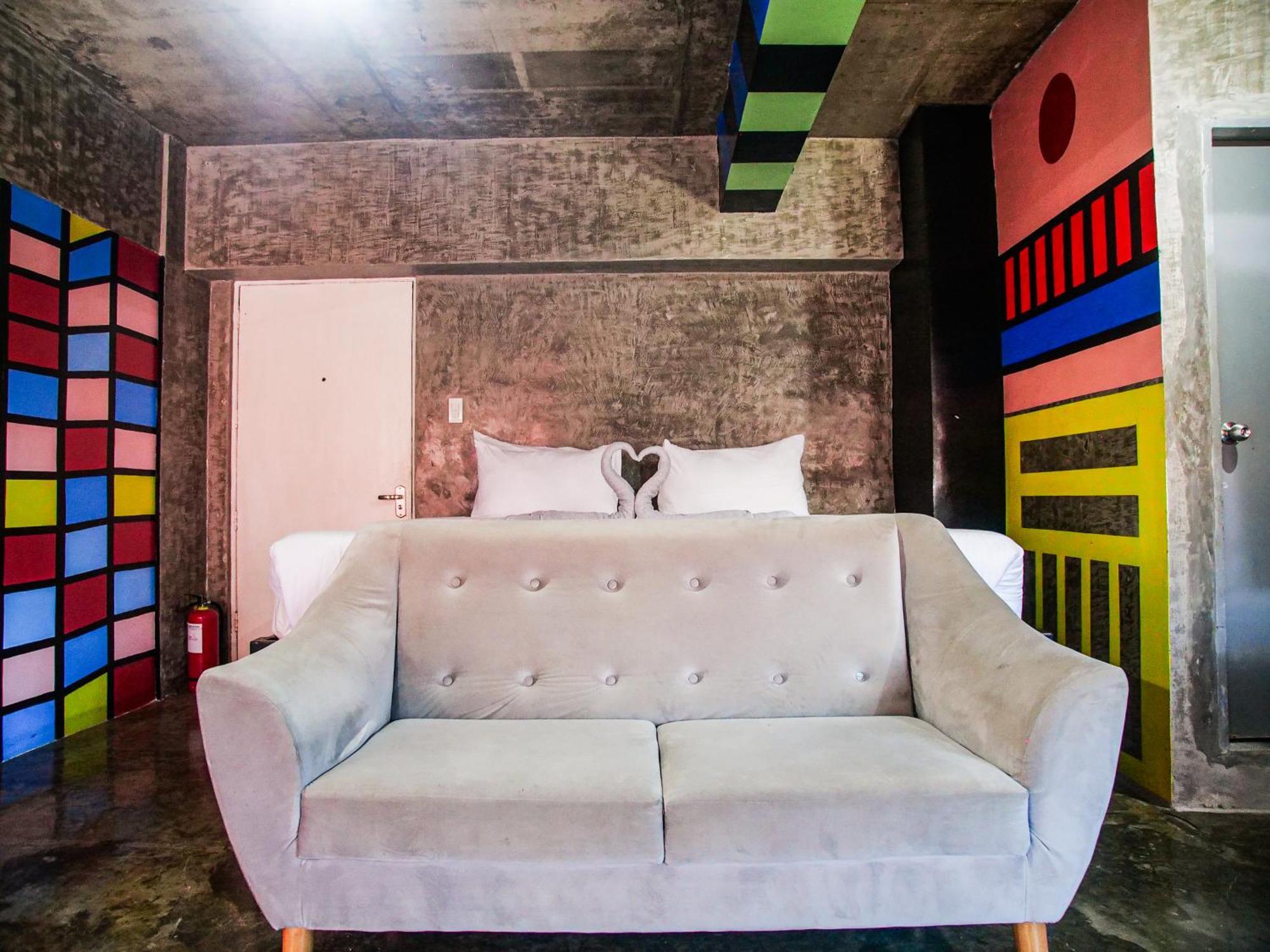 D522 Hostel At Kiener Hills - Near Cebu Airport マクタン エクステリア 写真