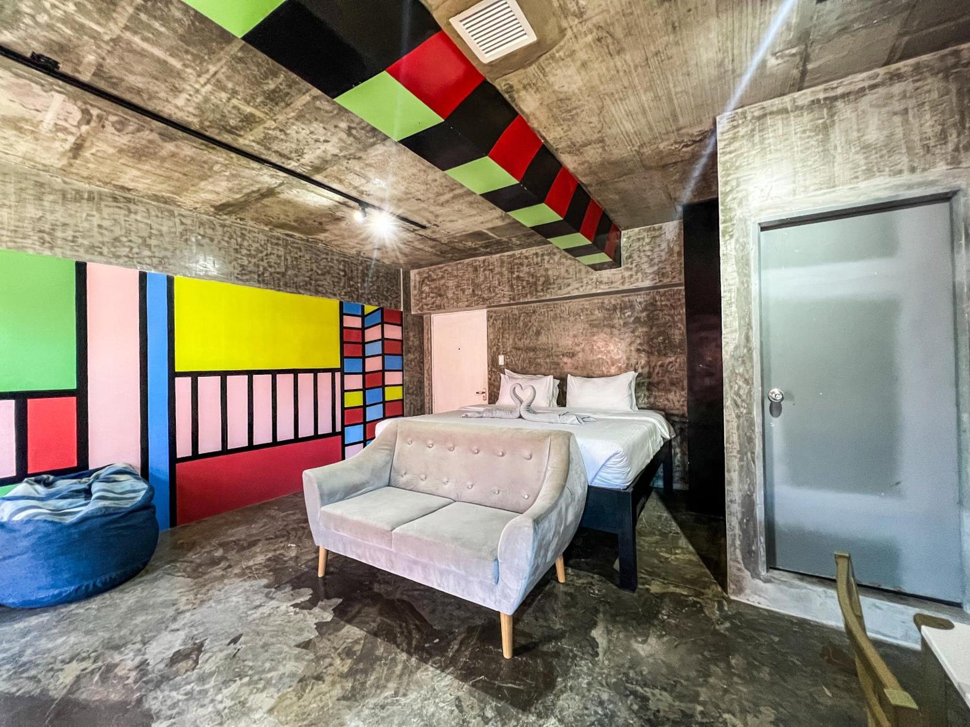 D522 Hostel At Kiener Hills - Near Cebu Airport マクタン エクステリア 写真