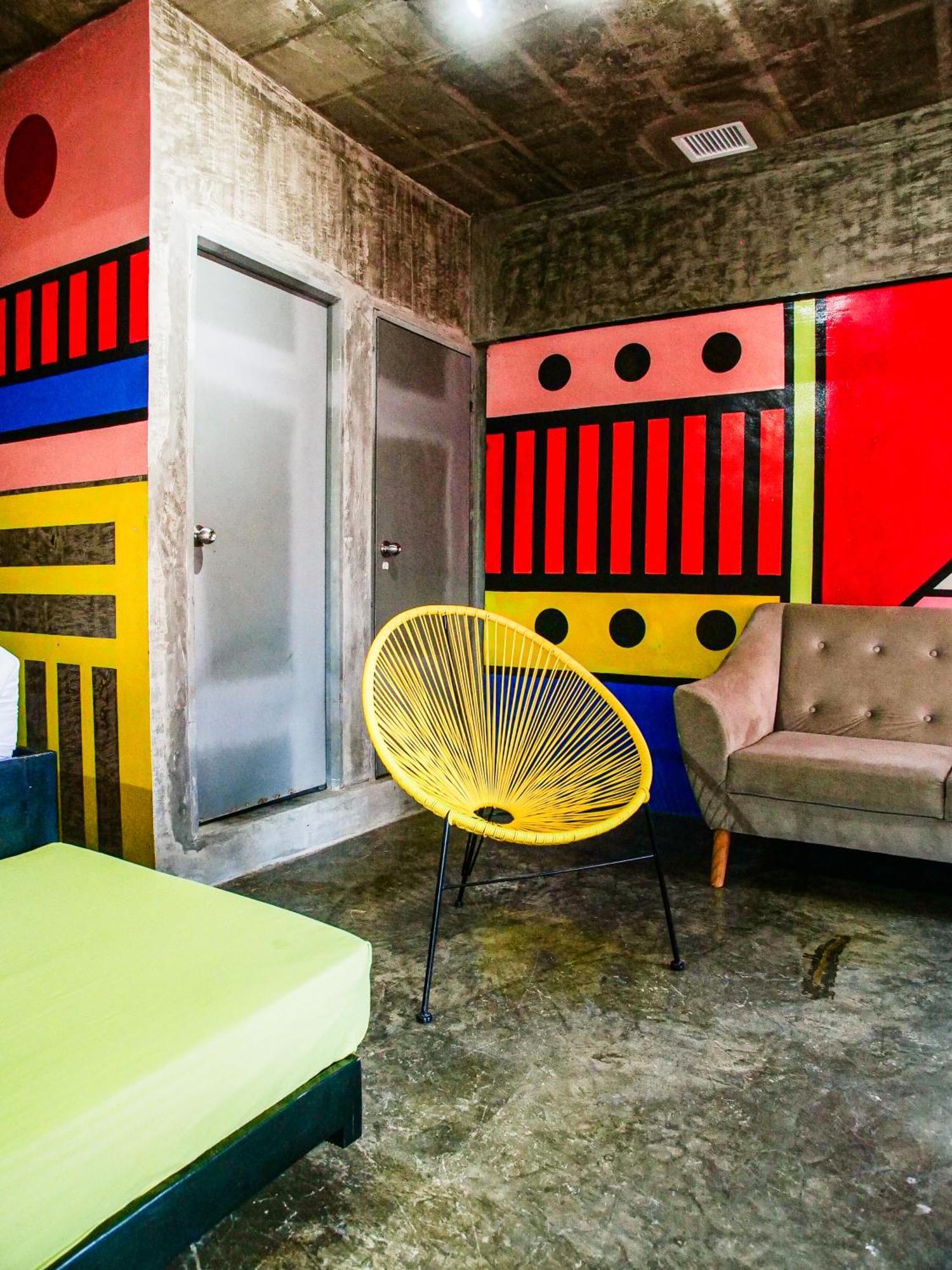 D522 Hostel At Kiener Hills - Near Cebu Airport マクタン エクステリア 写真